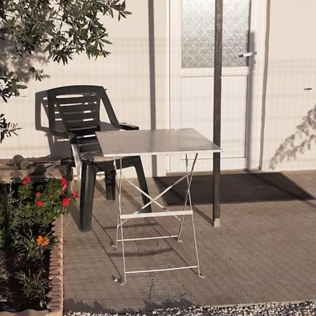 Mas Vincent Apartment La Fare-les-Oliviers Exterior foto