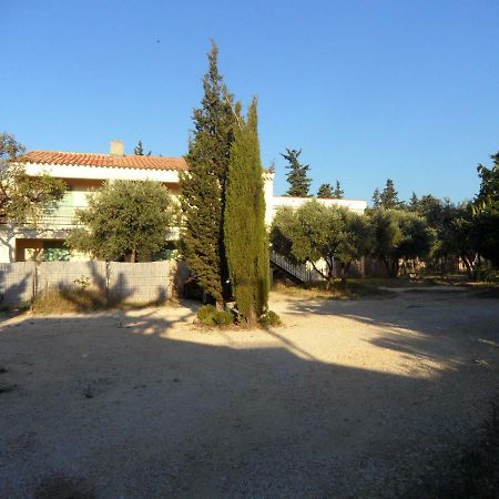 Mas Vincent Apartment La Fare-les-Oliviers Exterior foto