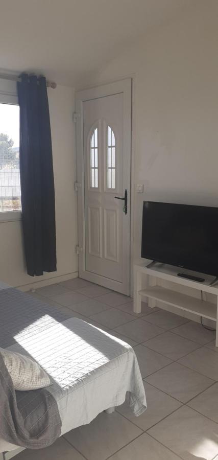 Mas Vincent Apartment La Fare-les-Oliviers Exterior foto