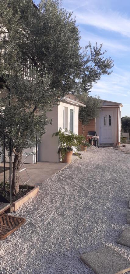 Mas Vincent Apartment La Fare-les-Oliviers Exterior foto