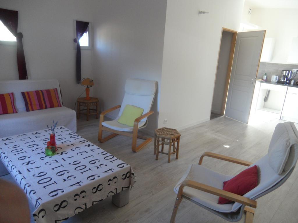 Mas Vincent Apartment La Fare-les-Oliviers Exterior foto