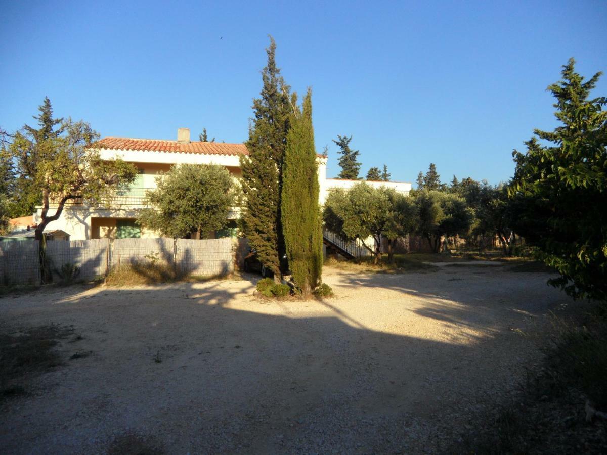 Mas Vincent Apartment La Fare-les-Oliviers Exterior foto